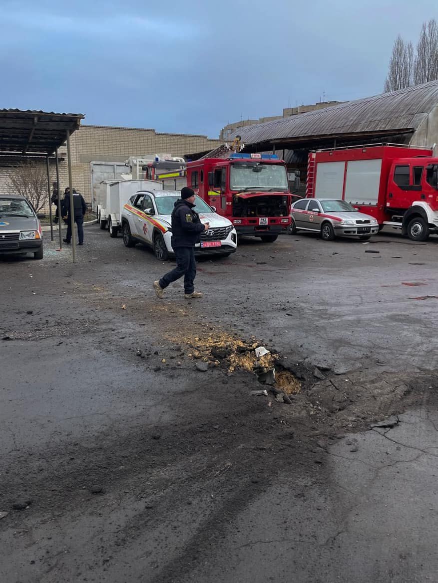 обстрел переправы в херсоне. херсон гибель. пожарные украины. обстрелы в херсонской области 10 июня. обстрел херсонской области.