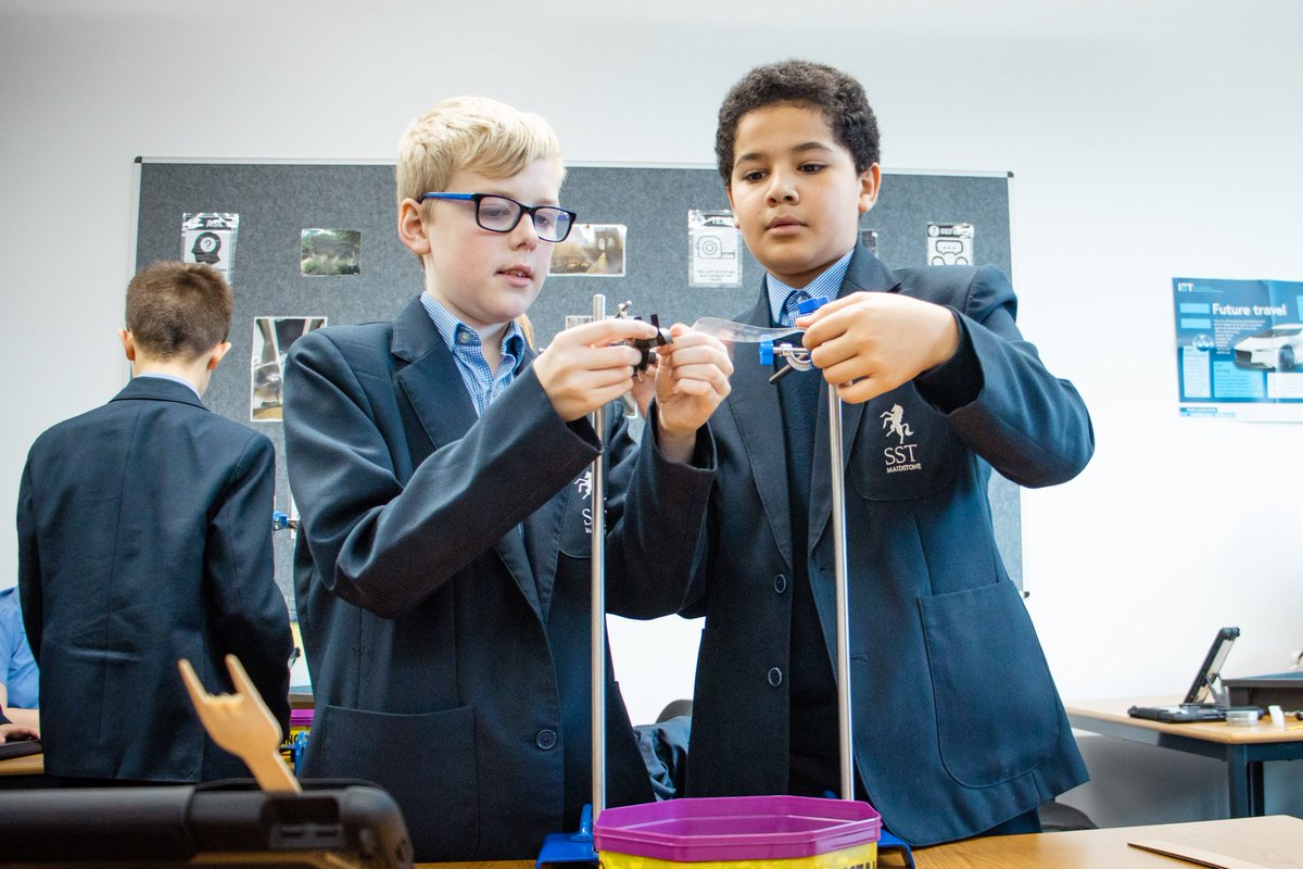 SSTMaidstone's tweet image. This week in STEM lessons, Year 7 students have been testing the strength of different materials. 
Later in the year, they will be using these materials to build bridges, so they will need to choose wisely!
#STEM #stemeducation #STREAMschool #sciencetechnology #year7