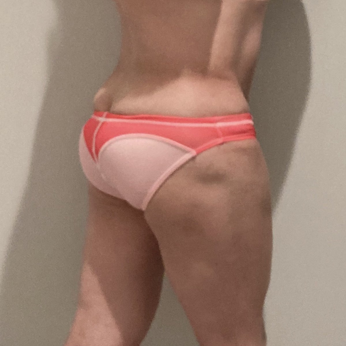 年末年始、ジムサボったら弛んできた気がする...
いまからトレーニング行こ笑

#gx3 #underwear #ビキニ #筋トレ