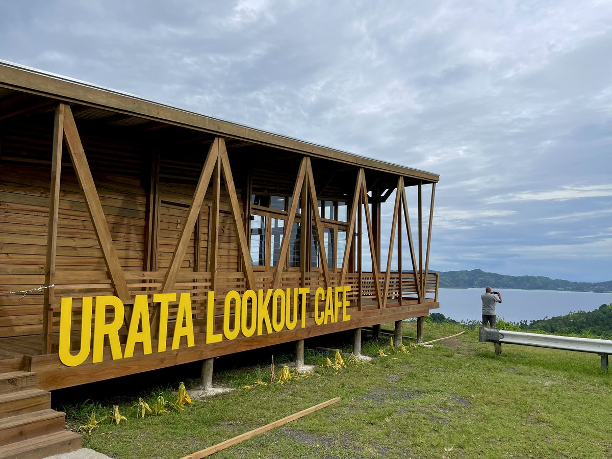 This cafe overlooking the Savusavu Harbor will serve coffee and home made healthy beverages to customers. 
Designed to help the village economy with income trickling down to villagers of Urata.
A project by the US Embassy & the Savusavu Rotary Club.