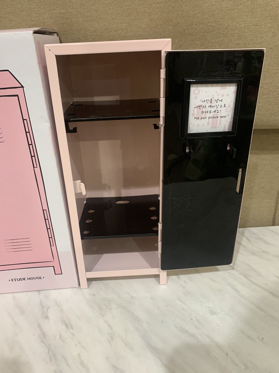 creammeyou's tweet photo. #creamxพร้อมส่ง
SALE ❗️ มินิล็อคเกอร์ ล็อกเกอร์ Mini Locker
สีชมพูอ่อน 💗
🧸 27.5x10.5x10.5 cm
ราคา 400 (ปกติ 590)
ค่าส่ง 40
❗️ เปิดได้ บานประตูเบี้ยว จะปิดไม่ค่อยสนิทตามภาพจ้า
#มินิล็อกเกอร์ #มินิล็อคเกอร์ #minilocker #ตลาดนัดsanrio #ของตกแต่งโต๊ะ #ส่งต่อเครื่องเขียน https://t.co/GvW1C4Jab9