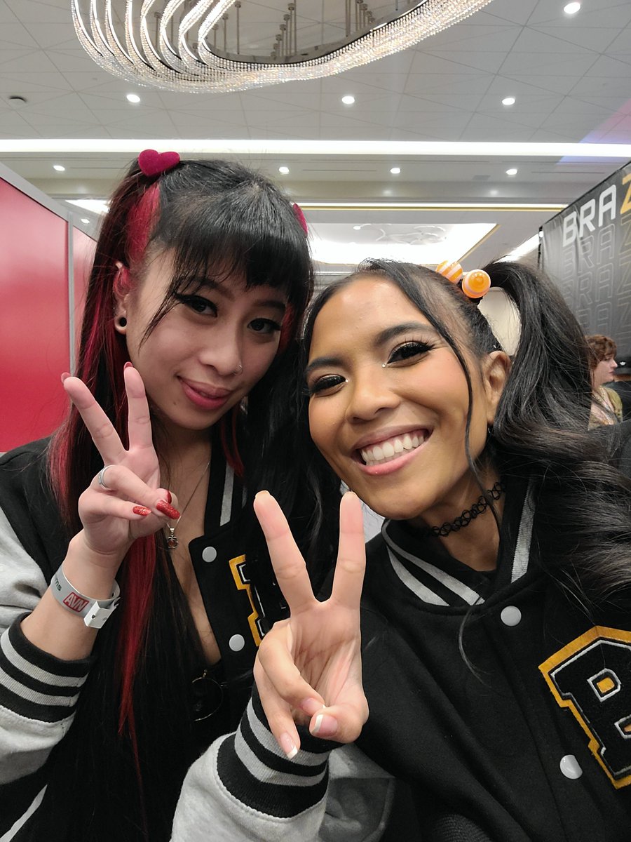 Jada Kai on Twitter: "Day 2 at the @pornhub booth !!! @QueenBanksie @jadekushxiii came by!"