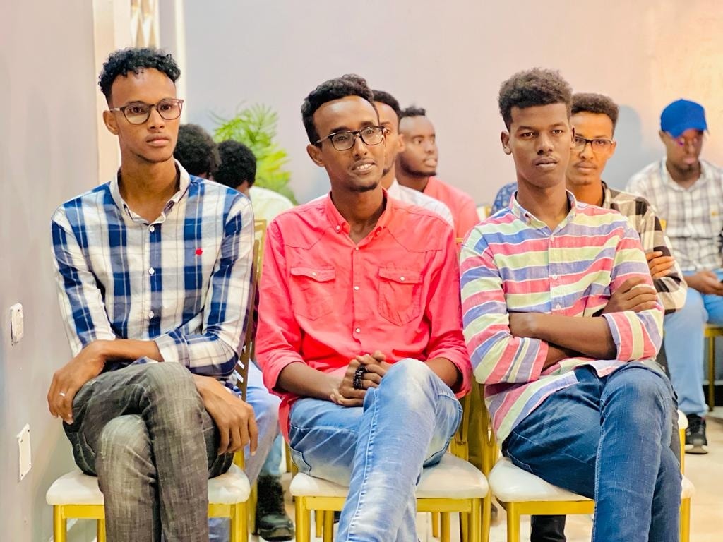 FactFocusForum's tweet photo. 1/3  #Laascaanood   
Bismilah. 
Dood-wadaag lagu lafaguray xaaladaha gobolka Sool,  waxaan ka eegnay dhinaca xaquuqda aadanaha,amniga iyo dhinaca dawladnimada ugu dambayn talo iyo soo jeedin. https://t.co/kUSpRNtX5j