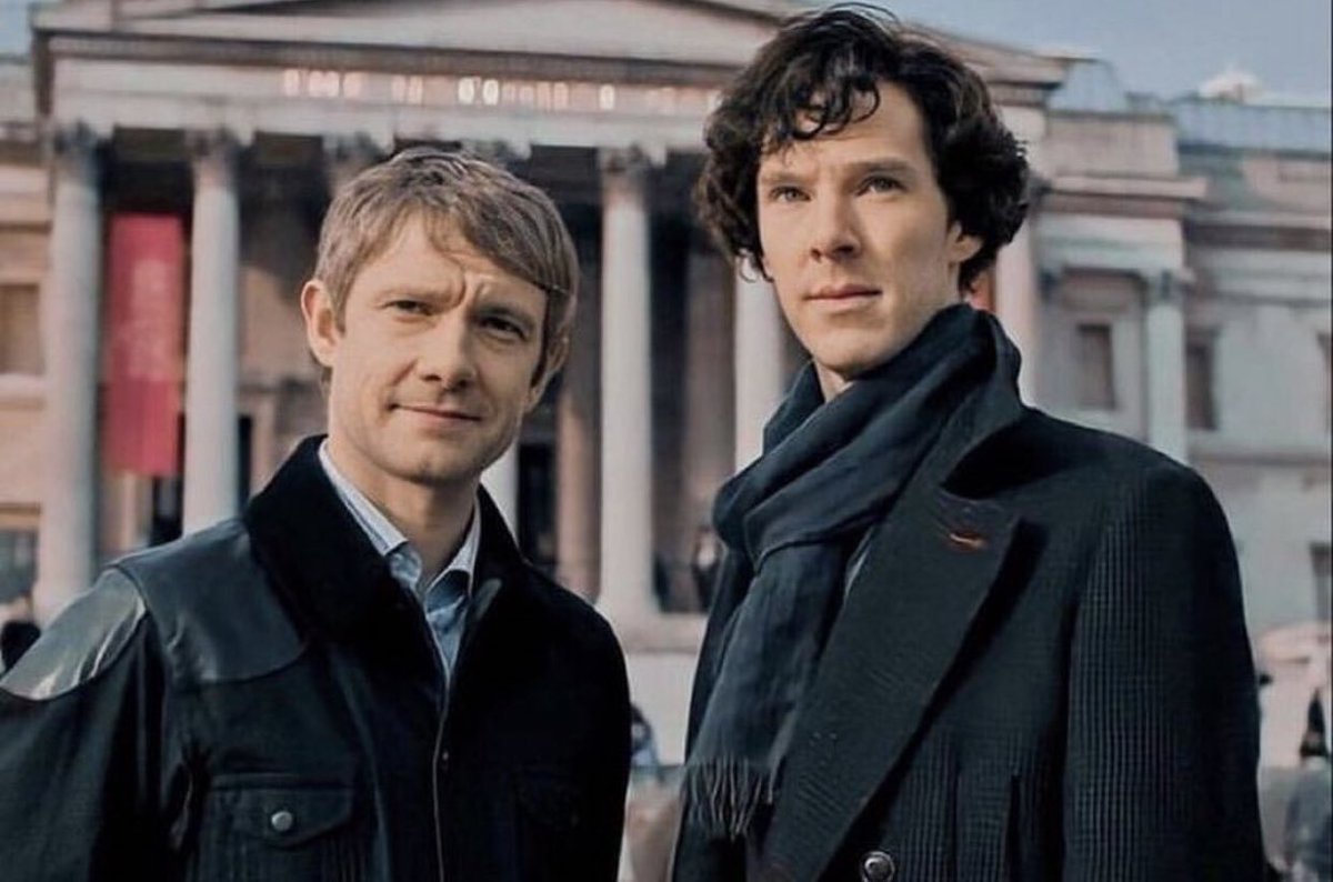 aseriesamovie's tweet photo. Sherlock'un yapımcıları:"Benedict Cumberbatch ve Martin Freeman'ın yoğun programından dolayı Sherlock'un devamı gelmiyor. Yeşil ışık yaksalar yeni sezonu hemen yarın yazmaya başlarım. Daha büyük ve daha iyi işlerin peşindeler ama 'Martin ve Benedict lütfen geri dönün." #Sherlock https://t.co/Rtd5jSwGh3