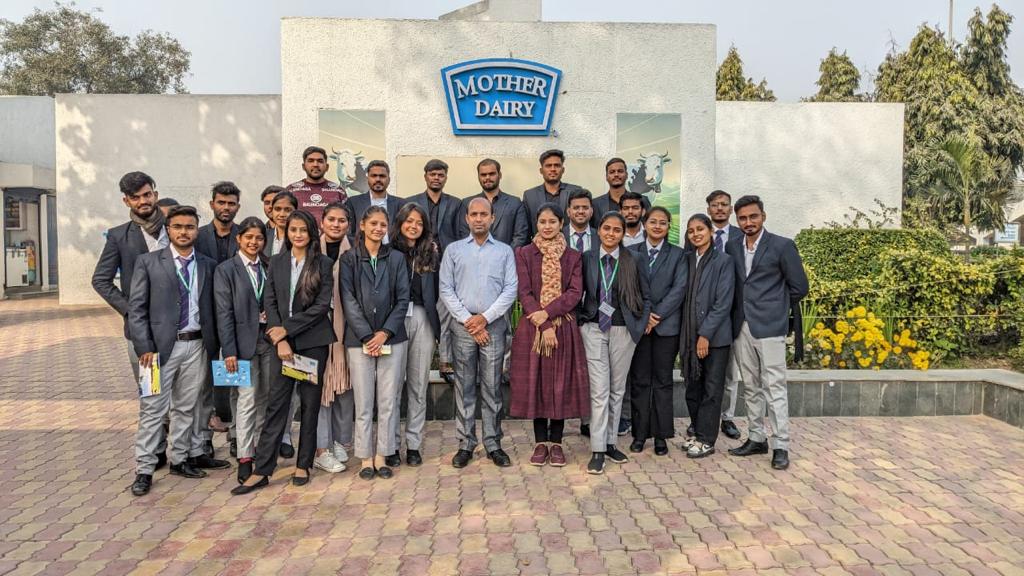 MangalmayT's tweet photo. An industrial visit to Mother Dairy, Delhi for MBA students was organized by Mangalmay Institute of Management &amp; Technology on the 3rd, 4th, and 5th of December 2023. #mimtworld #industrialvisit2022 #besteducation #learning #exposure https://t.co/3WHZ4Cxlfj
