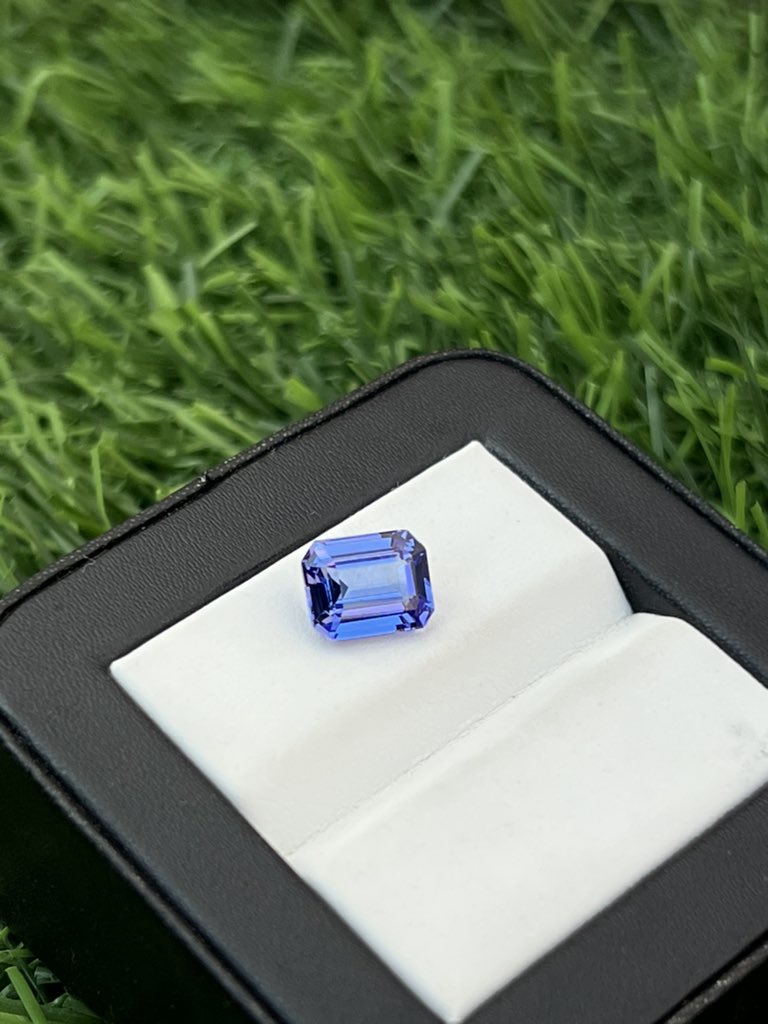 masoomagems's tweet photo. Natural zoisite tanzanite -: 2.7 carats 

#タンザナイト
#タンザナイト原石
#タンザナイト結晶
#ブルーゾイサイト
#ゾイサイト
#鉱物
#タンザナイト原石
＃原石
＃原石好き
#カラーストーン
#約束 #新月 #cutgemstone #絆 #tanzanita #満月 ＃天然石 #坦桑石 #tanzanitejewelry #tanzanite #カメラ https://t.co/tpqjTvhexf