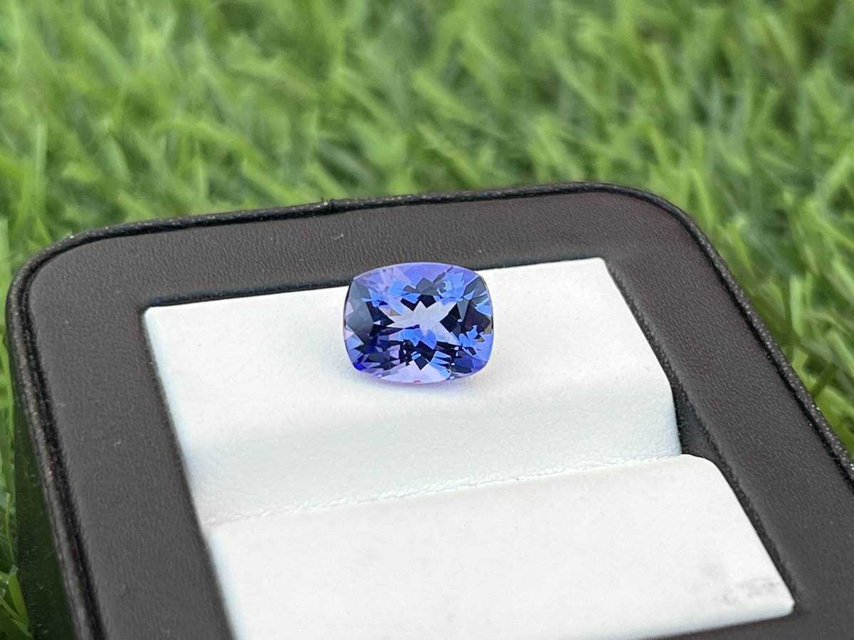 masoomagems's tweet photo. Natural tanzanite cushion -: 3.5 carats
#タンザナイト
#タンザナイト原石
#タンザナイト結晶
#ブルーゾイサイト
#ゾイサイト
#鉱物
#タンザナイト原石
#原石
#原石好き
#カラーストーン
#約束 #新月 #cutgemstone #絆 #tanzanita #満月 #天然石 #坦桑石 #tanzanitejewelry #tanzanite #カメラ https://t.co/O98CQmfrzX