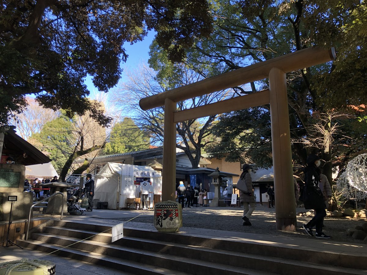 dmoroppongi's tweet photo. Season's Greetings from Roppongi Tokyo, JAPAN
In Japan it is customary to go to a shrine or temple at the beginning of the year to ask for a safe and happy new year. 
We'd like to wish you a wonderful and prosperous New Year！ https://t.co/OI3EZP4mdM