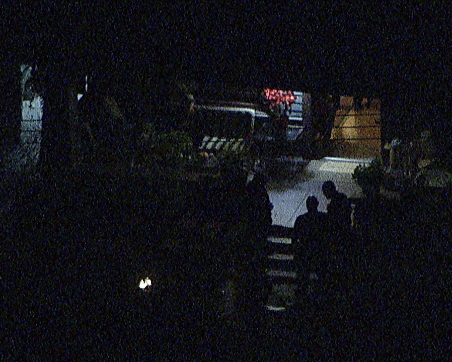 abc7chriscristi's tweet photo. BREAKING: LAPD robbery detectives are working a caper at the childhood home of popstar Billie Eilish in the Highland Park neighborhood of LA. A man, who reportedly jumped a fence at the property owned by Eilish’s parents, is now in custody. https://t.co/yZg1xP6K83