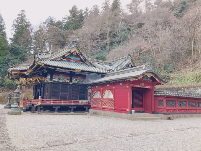 妙義神社は社殿が黒で私の中では滅茶苦茶美しいと思う 