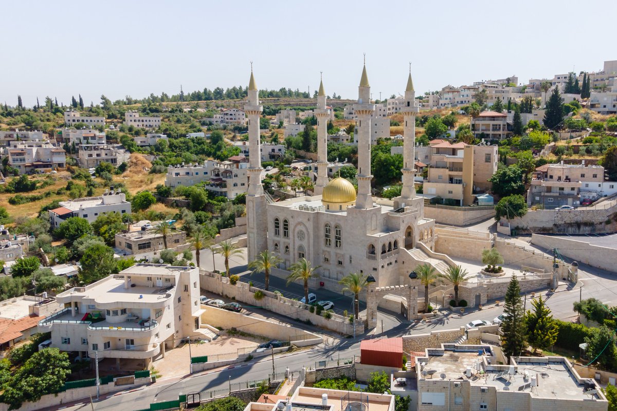 مسجد أبو غوش هو ثاني أكبر مسجد في إسرائيل، حيث يتسع لنحو 3 آلاف مصل، وهو واحد من بين أكثر من 400...