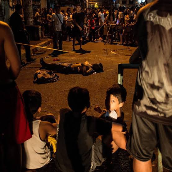 pads_nosi's tweet photo. “Hindi pula't dilaw tunay na magkalaban. Ang kulay at tatak ay di syang dahilan. Hangga't marami ang lugmok sa kahirapan. At ang hustisya ay para lang sa mayaman.”

ctto: https://t.co/d8sHYaBxy2