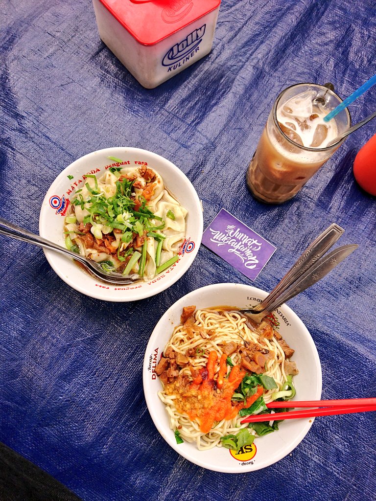 NurSetoAji's tweet photo. #JumatMieayaman pertama di tahun 2023 diawali dengan pangsit basah di Mie Ayam Pak Kliwon. Wirobrajan area merapat dongs selagi masih kebagian nih. Harga sangat merakyat ditambah pelayanan yang mantap wes ndemenakke lah pokoke. Meluncur!

https://t.co/wEZqdKKsY8

@InfoMieAyamYK https://t.co/p2dslstSPb