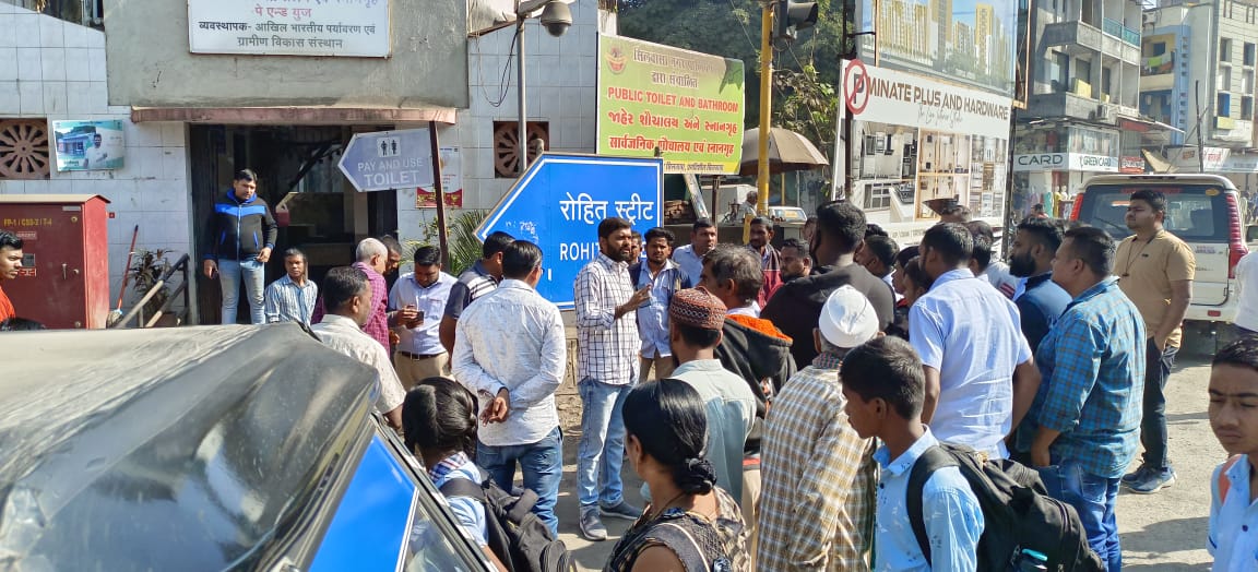 SMC_SIL's tweet photo. Awareness cum educational campaign under the vision of the Toilets 2.0 campaign. The ULB urged the citizens to adopt #SwachhPractices & highlighted the relevance of cleanliness among the community & public toilets. @SwachhBharatGov https://t.co/pQkq5OxXKx