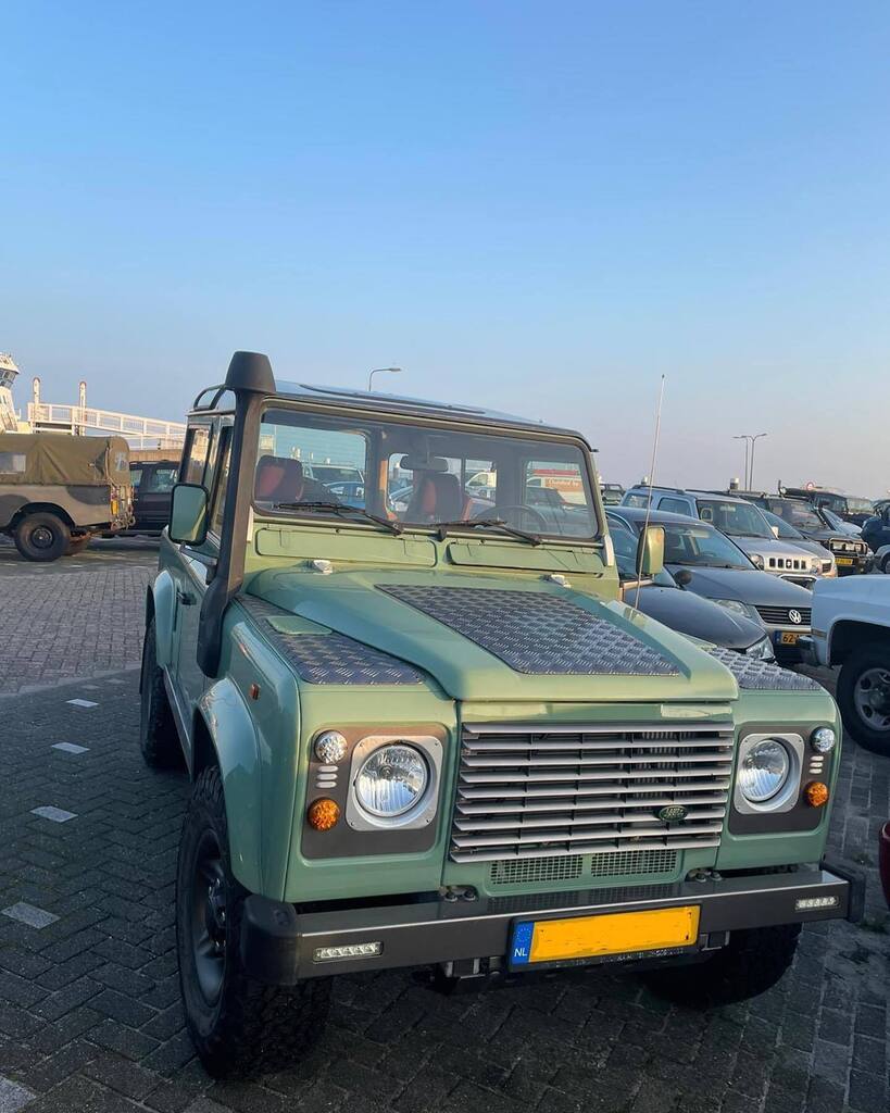 DutchLandRovers's tweet photo. Front End Friday!
📸 @peerhuising # defender #landroverdefender #landroverdefender90 #onelifeliveit #rangerover #v8 #landroverv8 #passion #car #dutchlandroverpassion #camperlife #landroverdefender110 #landrover #landroverlove #landroverlife #landro… https://t.co/s1EqnN3ESH https://t.co/wl5yb4O3wk