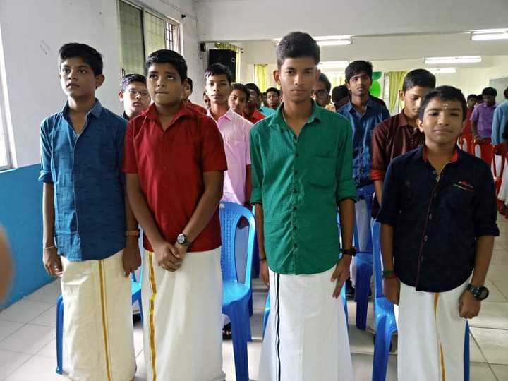 Muthamizh_Arul's tweet photo. நம்ம பசங்க வேஷ்டி கட்டிணா தனி அழகு தான் ல்ல❤😎
#VeshtiDay https://t.co/y8dBpU48CQ