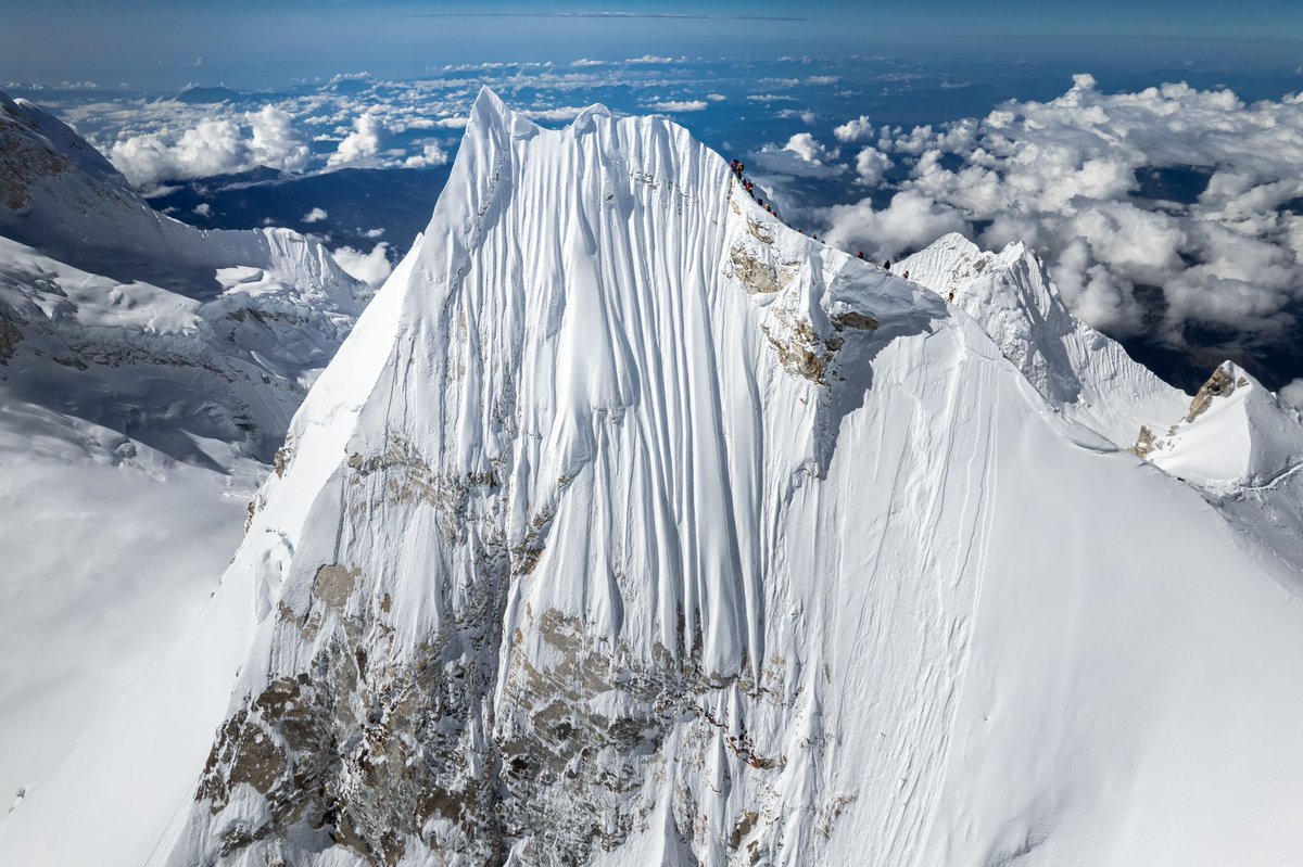AlexTxikon's tweet photo. 📢 Equipo de comunicación: CUMBRE❗❗❗
Alex ha comunicado a las 9:00 (hora local) por radio que estaba en la cima junto al equipo de escaladores nepalíes.

📸Pic by: Jackson Groves
#wintersummits https://t.co/fzdtJoq1MW