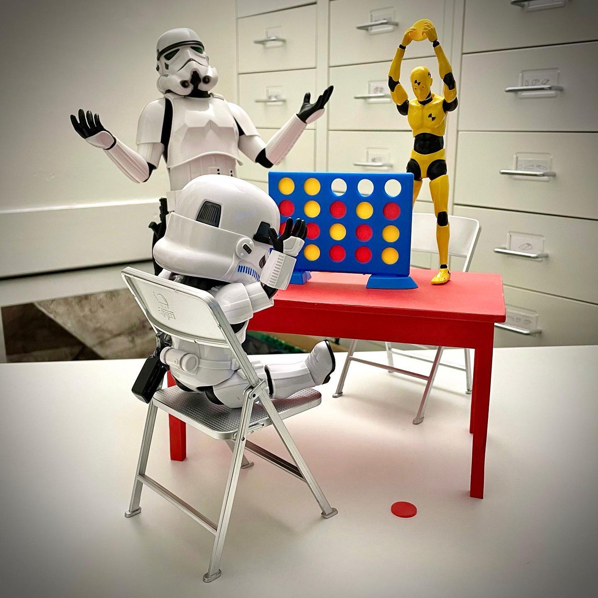anthoatana's tweet photo. Et voilà les jaunes gagnent 🟡🔴 #puissance4 #connect4 #stormtrooper #starwars #disney #hottoys #eggattack #testman #game #toy #toystory #toystagram #toyphotography #actionfigures https://t.co/7OIQWGeCOr