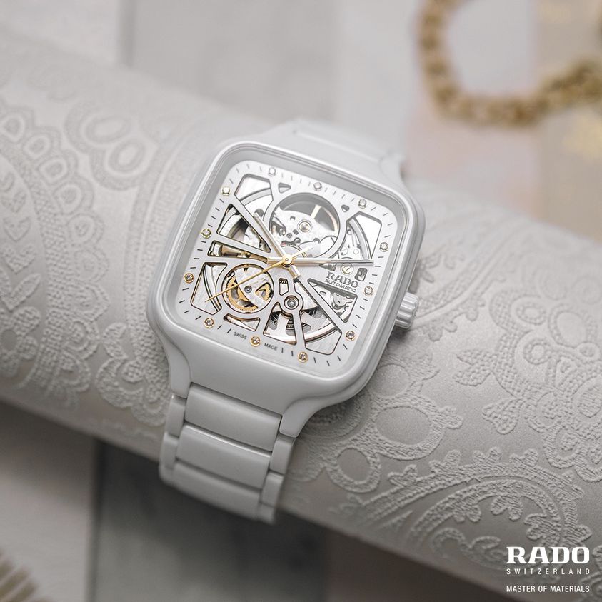 Motions of the heart. The intricate pattern of windows in the dial allows you to witness the sophistication of the Rado calibre R734 automatic movement.
#FeelTheMoment #RadoGifting #RadoHolidays #RadoTrueSquare #TheArtofCeramic #HighTechCeramic