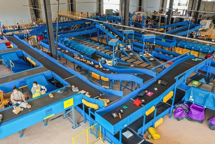 news_ghana's tweet photo. Intelligent logistics gives a boost to China’s development https://t.co/l7ZRbU5yHB #China #Boost #Chinasdevelopment #gives #Intelligentlogistics https://t.co/HxFBjwrWnB