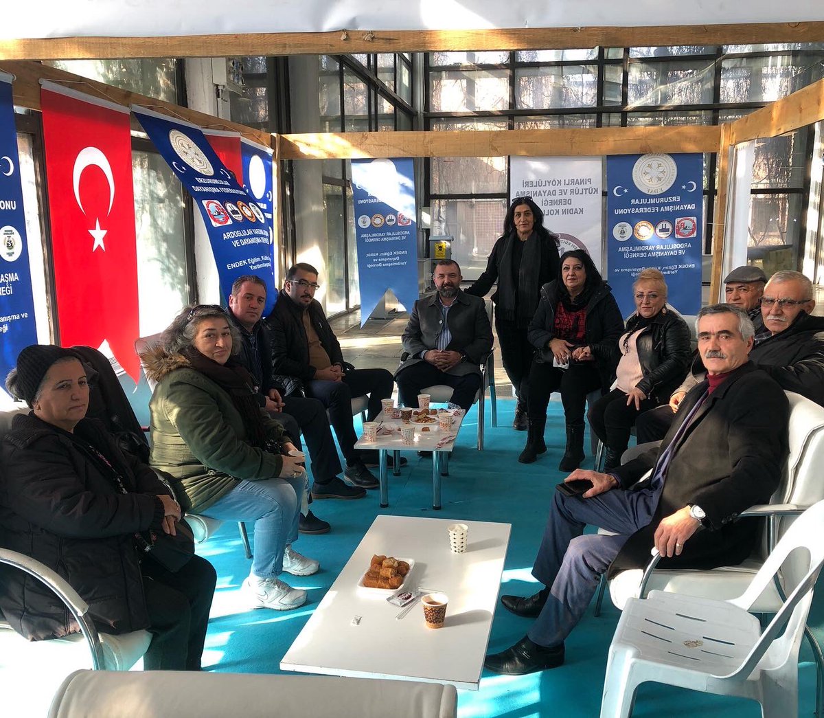 AnadoluGuc's tweet image. #ANAGÜÇ bileşeni olan #EDAF destekleri ile Altınpark Expo Fuar Alanı’nda düzenlenen 2. Erzurum Cağ Kebabı Festivali’ne katıldık. 8 Ocak akşamına kadar devam edecek olan etkinliğe katkı ve emek veren herkesi tebrik ediyor başarılar diliyoruz.
#CagKebabı #Festival