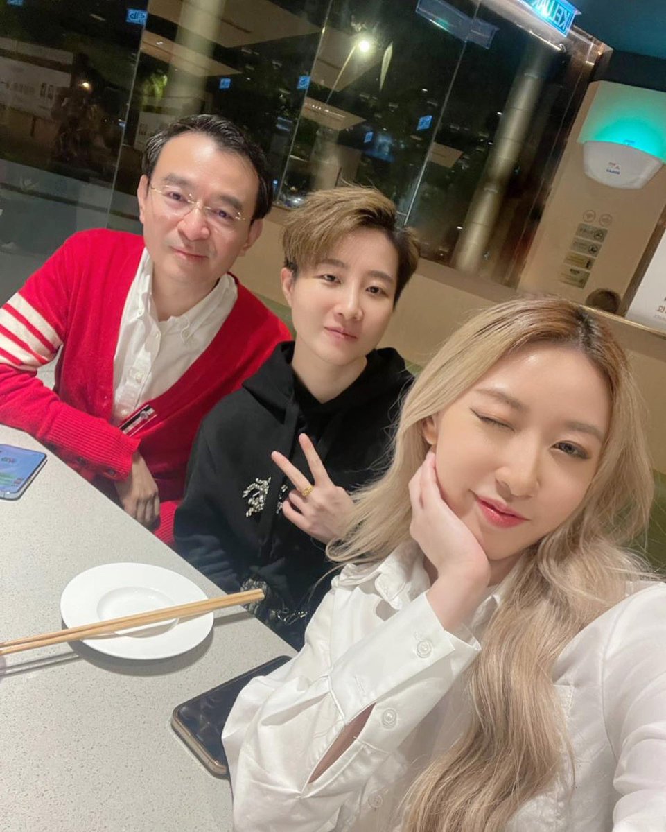 DnfNicky's tweet photo. 有幸跟陳安之老師一起聊加密貨幣和NFT @evynwonggg @dnfnftofficial 
#Bitcoin #ETH #Crypto #NFT https://t.co/OrNj3FbIcT