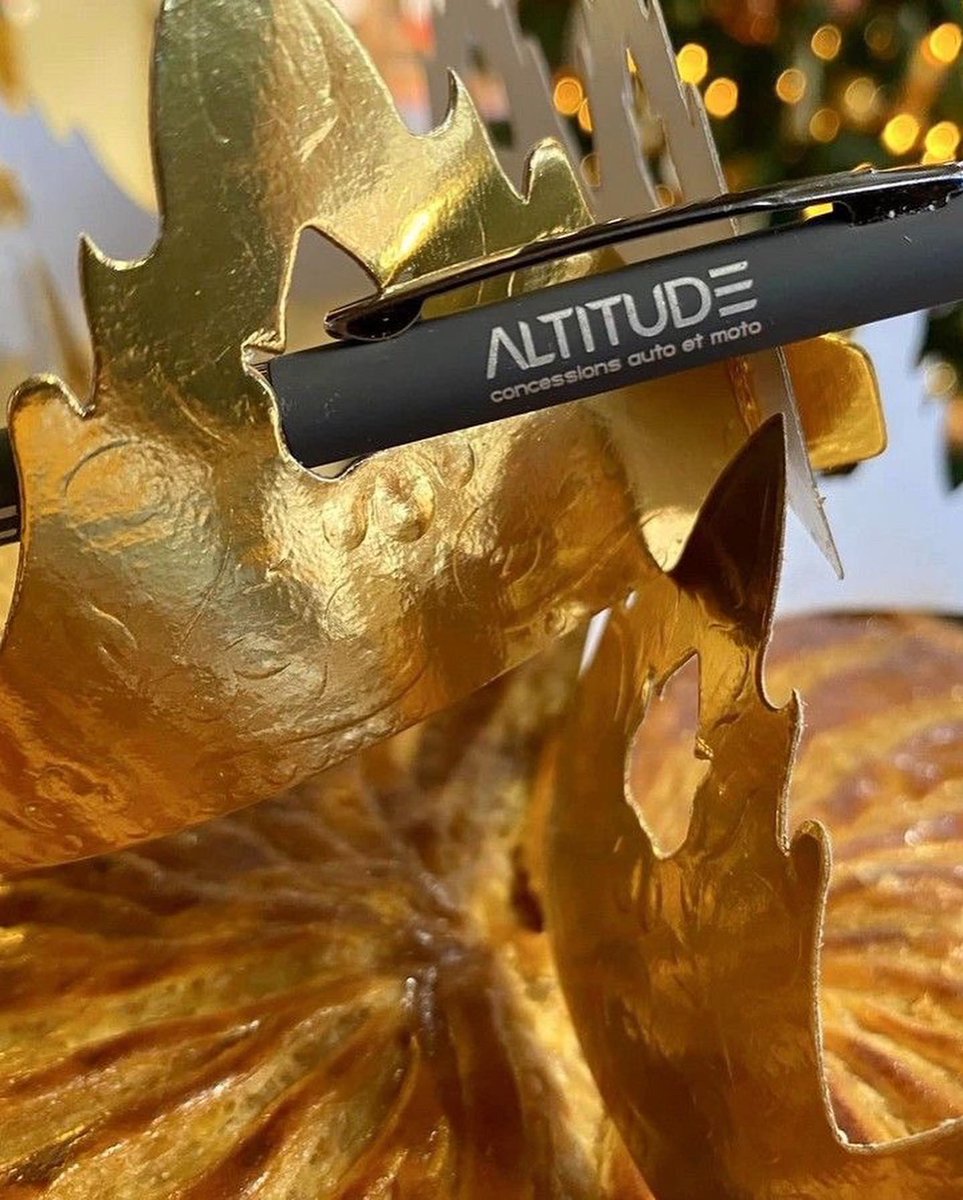 #WeAreAltitude 🤗 Nos plus belles histoires avec Vous
✍🏻 Plaisir de les écrire ensemble

👑 En ce début d’année, autour de la galette des rois !
😋 On vous souhaite de bien vous régaler jusqu’à dimanche et bien plus encore… 

📸 à Épicerie Comptoir Mère Brazier

#epiphanie