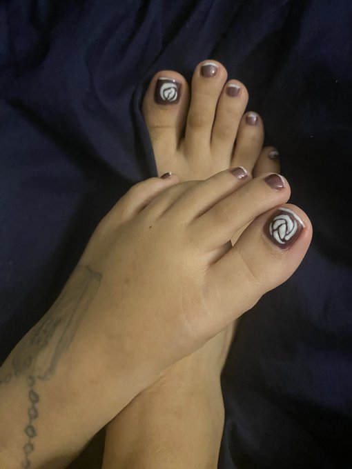 Jazzybell - 2 pic. @Feetfinder https://t.co/TS0hvcoaA4 https://t.co/DrGDq8QjkY