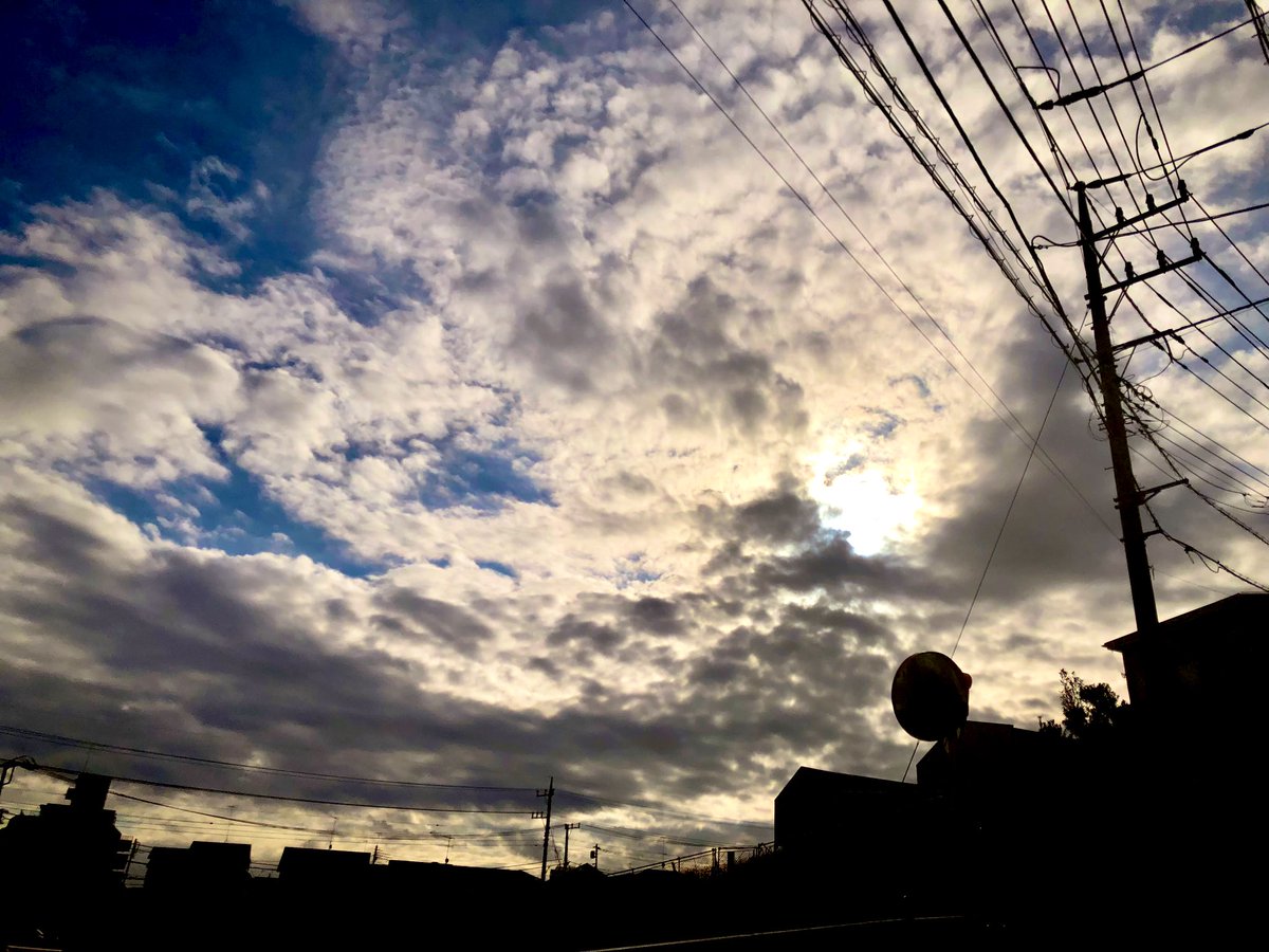 「今日の雲 」|ぺいのイラスト