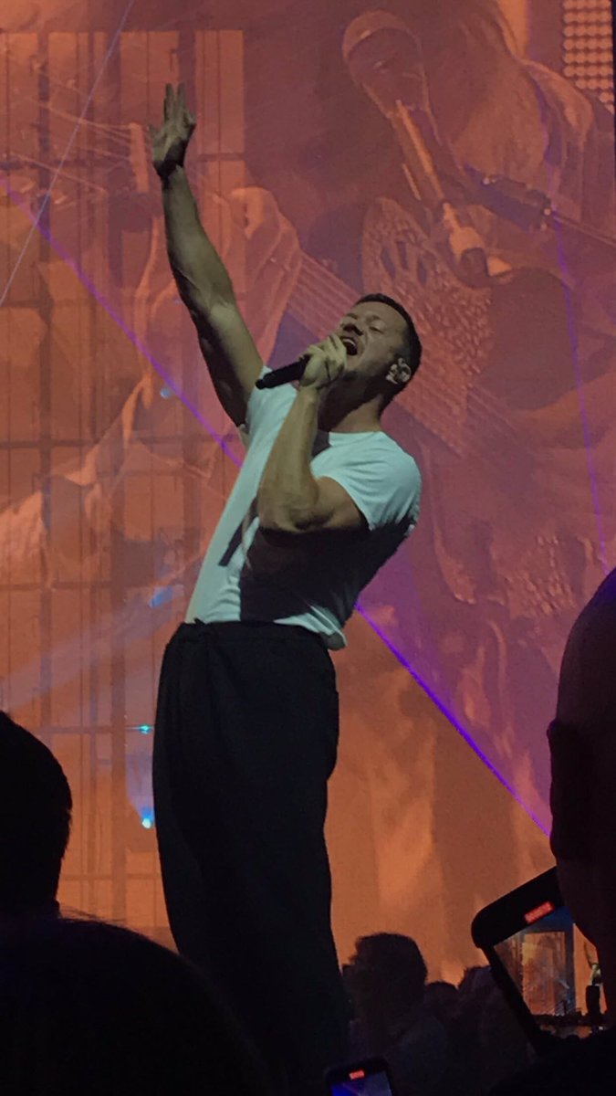 staceface0681's tweet photo. Top night!! Thank you @Imaginedragons for an amazing show!! #LasVegas #FreddieMercuryVibes #ImagineDragons https://t.co/VAsZBSIpfg
