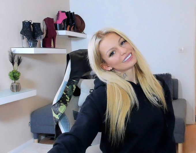 Good Morning ☕️😘  Ich w&uuml;nsche Dir einen sch&ouml;nen ☀️ Start ins erste Wochenende des Jahres! 💋 https://t<a href="/tag/cosplay"class="tags"><span>#cosplay</span></a><a href="/tag/dva"class="tags"><span>#dva</span></a><a href="/tag/dvacosplay"class="tags"><span>#dvacosplay</span></a>