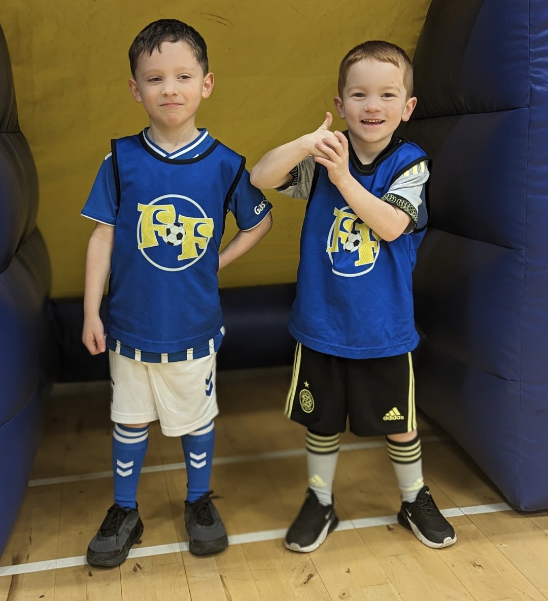 👥 MAKING FRIENDS THROUGH FOOTBALL! I love to see the children making new friends across all of our programmes!

I've made some brilliant friends over the many years I've played football!