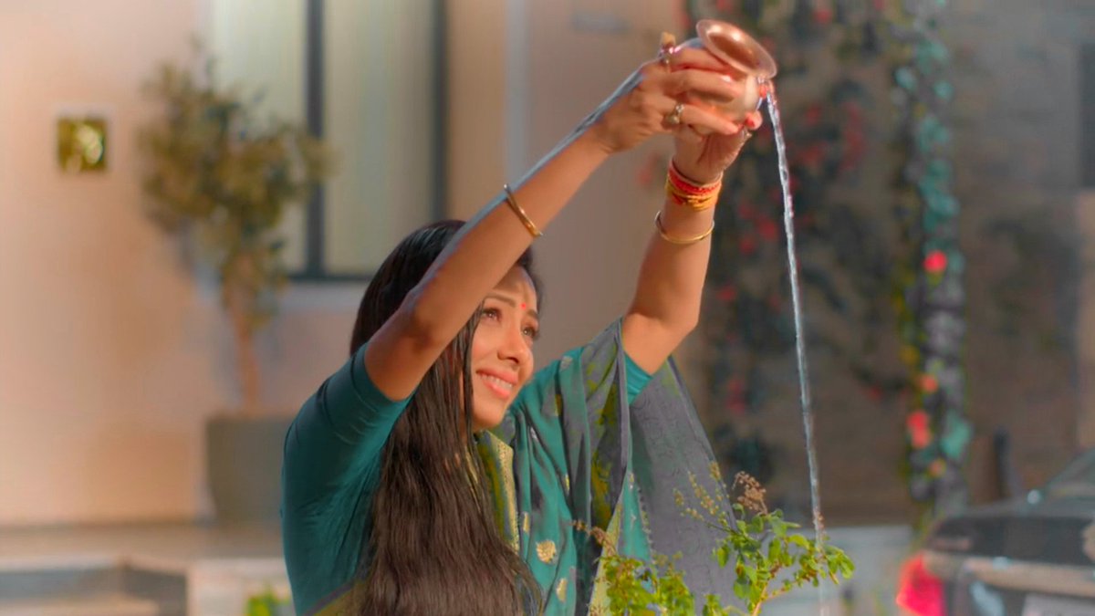 iamAksharaaa's tweet photo. Morning rituals☀️🌿🐚

Such a beautiful &amp; soothing bgm during Anu's morning scenes,it's so calming &amp; refreshing ❤️ 

Do somebody know how to download it as audio?

#Anupamaa #RupaliGanguly https://t.co/CdLiHqdS3p