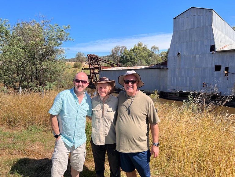 Happy new year!!

I've had a lovely time bringing in the new year with Scottish friends, Darren, Alistair, Martin &amp; Kirsty, whom I met through Naked Wines UK.

I'd like to wish you &amp; your families a happy, healthy &amp; rocking 2023!!
Thank you for your continued support. 

Rock on!!