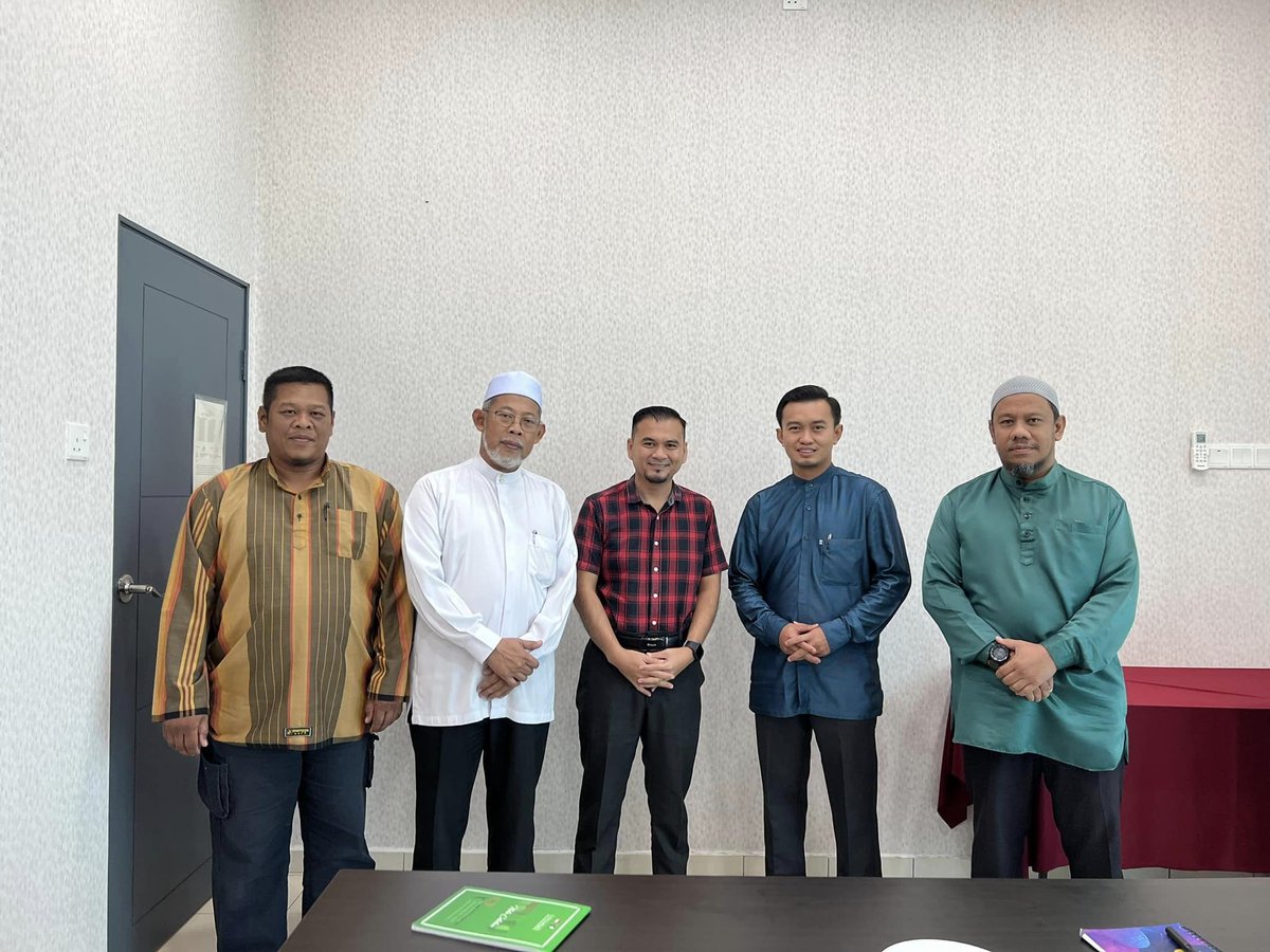 Kunjungan hormat ke Jabatan Kerja Raya daerah Kerian. Taklimat diberikan oleh jurutera daerah Ir En Shahnizam. Kesempatan tersebut kami suarakan juga isu berkaitan yang dibangkitkan oleh masyarakat Parit Buntar.