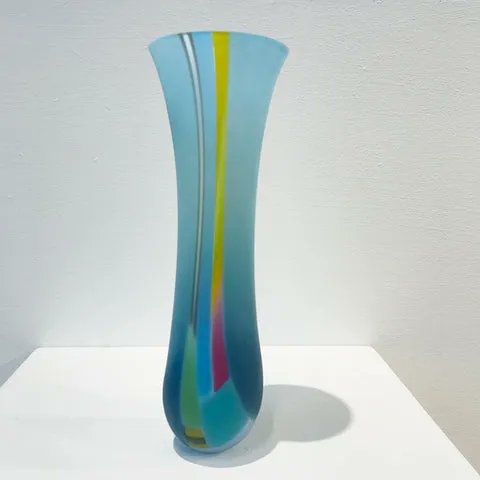 We don't want to even think about the grey weather
Instead, let's enjoy the glorious colours of guild member Ruth Shelley's glass vessels!
We are open every day, 10 - 5

Also available from our on-line shop buff.ly/3X3dUm4 

@ruthshelleyglas #ContemporaryGlass
