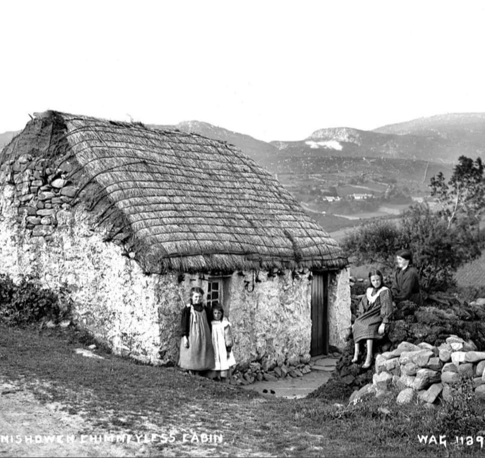 Nollaig na mBan shona daoibh.
Heroes one and all.

#NollaignamBan #heritage
#ireland #irish #HousingCrisis #vernacular #Inishowen