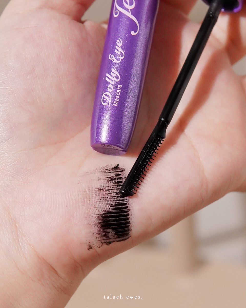 talachhh's tweet image. Jet Set ไลเนอร์แท่งม่วงที่เคยรีวิวไป ว่าดีแล้ว เจอมาสคาร่าแท่งนี้เข้าไปคือจึ้งอีกนัด!! งัดขนตาได้งอนยาวเว่ออร์ #cutepress Dolly Eye หวีแปรงซี่ๆปัดแล้วขนตาไม่เป็นก้อน เรียงเส้นสวยเลย แถมจับช่อไปในตัว กันน้ำกันเหงื่อ ปังสุดด #jetsetมั่นได้ทุกสไตล์