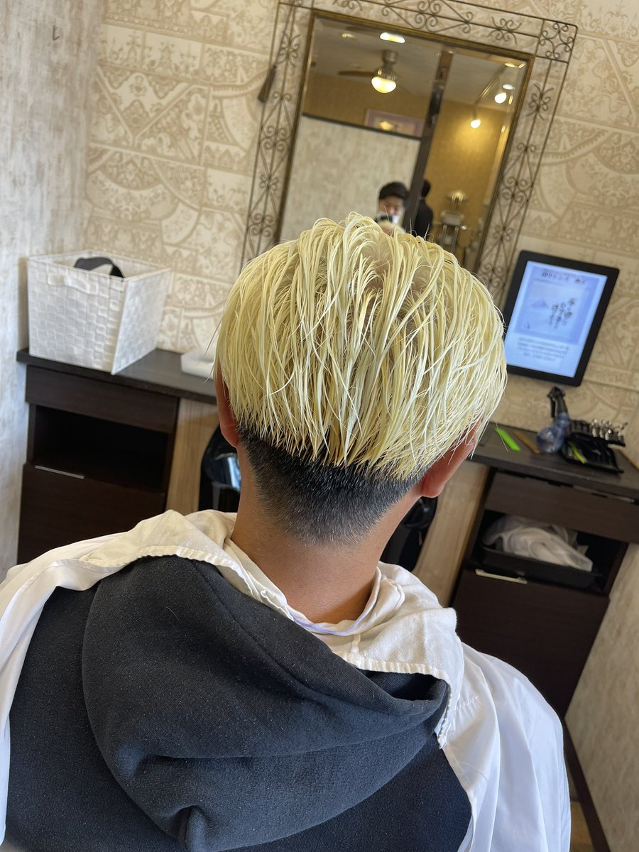 suzuken_89's tweet photo. 髪金からの~silver gray❕
最高の仕上がりでしょう⁉︎🤔
担当の伊井君ありがとう🙇♂️
#LuxuryBARBERkaing保谷店
#担当は伊井君
#silvergray https://t.co/ZwOMTBtY0A