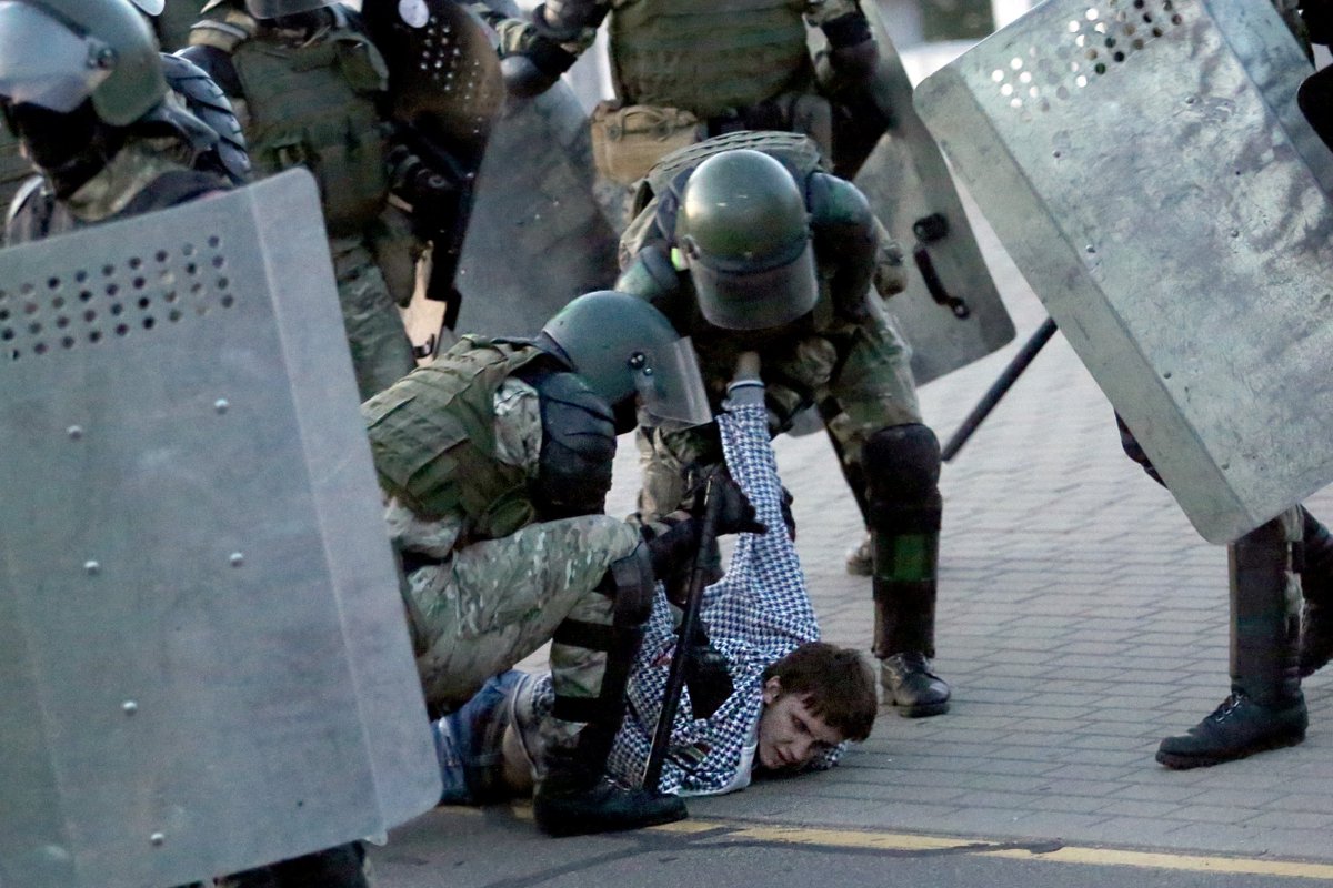 #Belarus In 2022, at least 6,380 people were detained for political reasons. That's 17 people a day. The number might be higher as the regime jailed or pushed out of the country many human rights defenders from <a href="/viasna96/">Viasna</a>. People are detained for opposing Lukashenka and the war.
