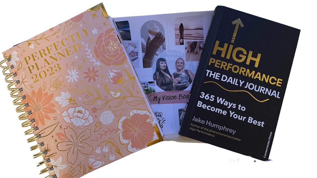 dUDMCs's tweet photo. Happy New Year
I love this time of year setting goals, starting the year with clarity & purpose.
I have just completed my vision board, started my power performance journal and I love my perfectly planned 2023 planner it's my bible.
#newyear2023 #selfcare #eventprofsuk #dudmc https://t.co/rOMoyaOFqf