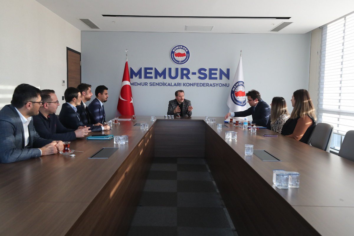 Mecliste kanunlaşması beklenen sözleşmeliye kadro düzenlemesi esas alınarak 2023 yarıyıl tatili mazerete dayalı yer değişikliği takviminin uzatılması gerekliliğini bir kez daha vurguluyor, Bakanlığa sözleşmeli öğretmenlerimizin mağdur edilmemesi çağrısında bulunuyoruz.