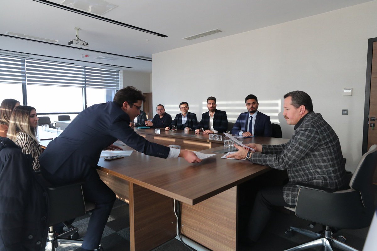 Sözleşmeliye kadro kanun tasarısı gözetilerek sözleşmeli öğretmenler için 𝘆𝗲𝗿 𝗱𝗲ğ𝗶ş𝗶𝗸𝗹𝗶ğ𝗶 𝘁𝗮𝗸𝘃𝗶𝗺𝗶 uzatılmalıdır

Eğitim-Bir-Sen olarak <a href="/tcmeb/">Millî Eğitim Bakanlığı</a>’e yazılı talepte bulunduğumuz, sözleşmeli öğretmenlerin yer değişikliği hakkı için diplomasi yapan heyeti kabul ettik.
