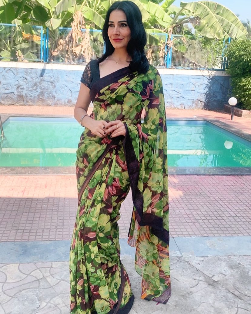 काश…….!!
ये शब्द चाहिए भी और नहीं भी ….!!
.
.
#saree #sareelove #womeninsaree #floral #floralsaree #sareelover #desi #indian #indianattire #ethnicwear #shoot #anchor #blessed #potd
