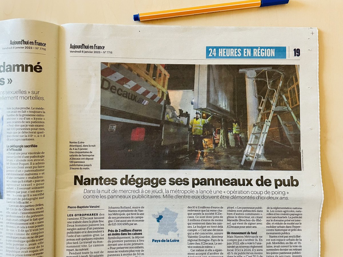 BaptisteMaurel's tweet photo. Nantes retire ses panneaux pub’ de l’espace public avec la dépose du 1er panneau devant une école. D’ici à 2024, 70% de l’espace public métropolitain préservé de la publicité. Un choix assumé de modèle de société ! #compublique #comterr #CollTerr v/ @pbvanzini @le_Parisien https://t.co/zuOS49GDBh