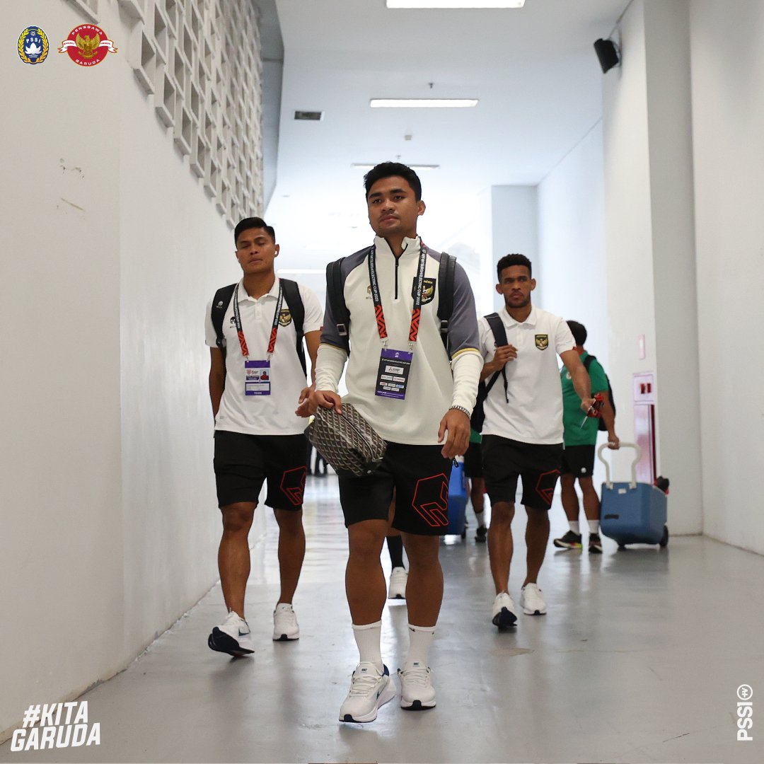 PSSI's tweet image. Timnas Indonesia telah tiba di Stadion Utama Gelora Bung Karno dan siap melakoni laga kontra Vietnam sore ini.

Semangat berjuang, Garuda! ✊🇮🇩

#KitaGaruda #MeraihImpian #TimnasDay