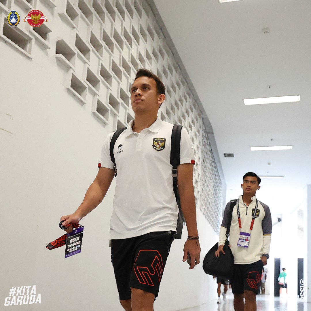 PSSI's tweet image. Timnas Indonesia telah tiba di Stadion Utama Gelora Bung Karno dan siap melakoni laga kontra Vietnam sore ini.

Semangat berjuang, Garuda! ✊🇮🇩

#KitaGaruda #MeraihImpian #TimnasDay