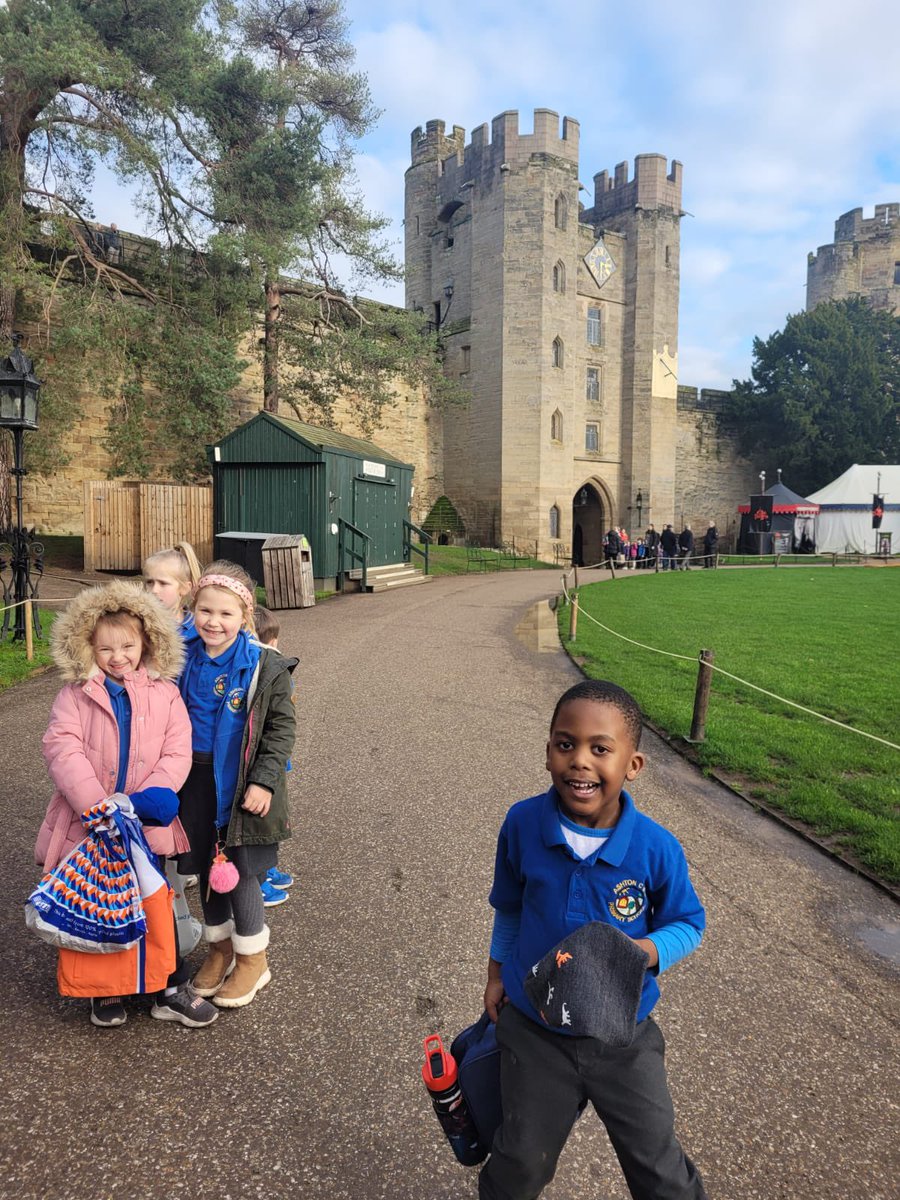 ashtonceprimary's tweet photo. The infant class had a fantastic time exploring Warwick Castle. They enjoyed a castle life tour and got to see great views across the countryside. https://t.co/jj9TKZBAWa