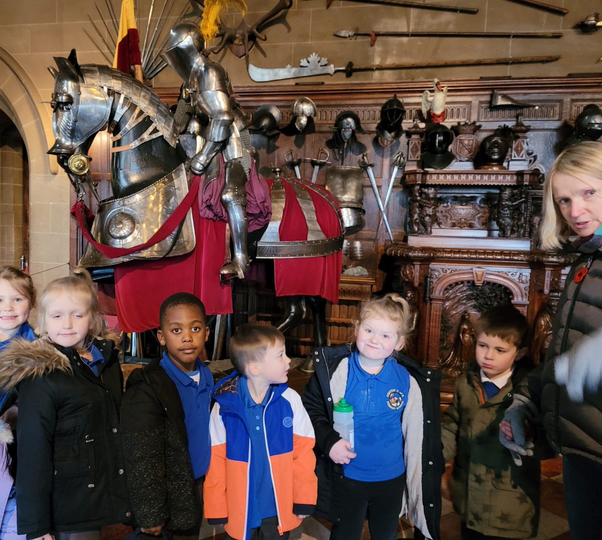 ashtonceprimary's tweet photo. The infant class had a fantastic time exploring Warwick Castle. They enjoyed a castle life tour and got to see great views across the countryside. https://t.co/jj9TKZBAWa
