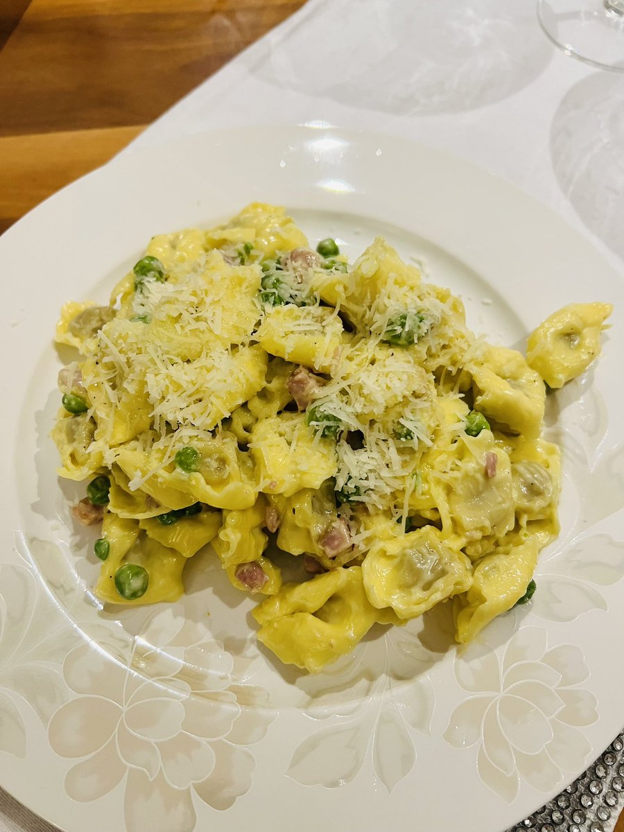 #Tortellini Panna Prosciutto Piselli #PPP one of the greatest and full of flavour #pasta dish ever! Love it 💛 #FridayMotivation #Foodie #ClassicFood